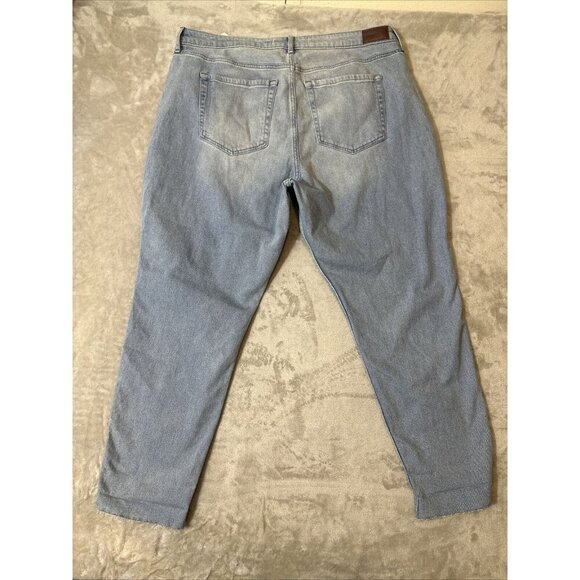 Women’ Hollister Curvy High Rise Mom Jeans Light Was Raw Hem Size 19R 34x27 NWT - Picture 8 of 16